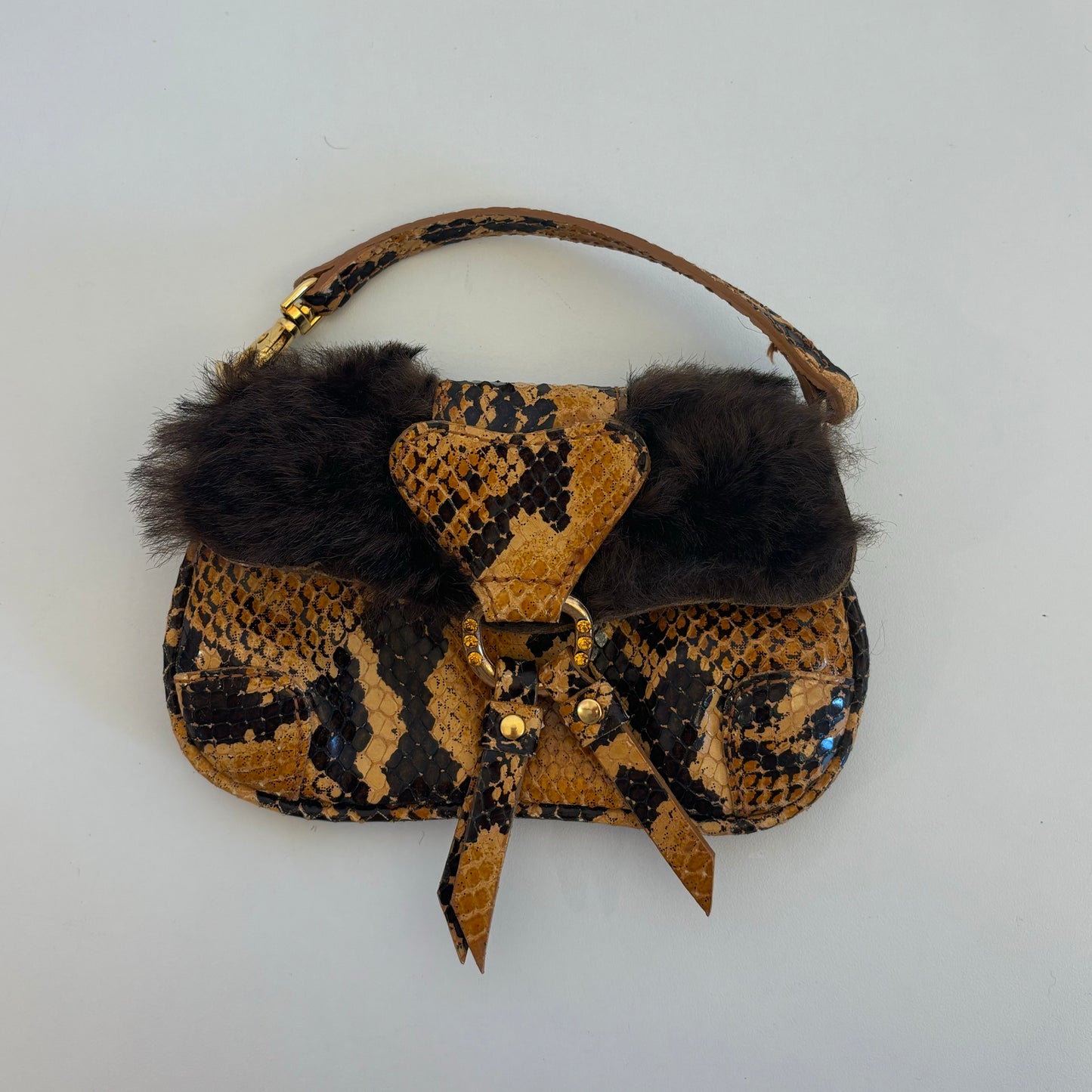 Pochette en fourrure à imprimé peau de serpent