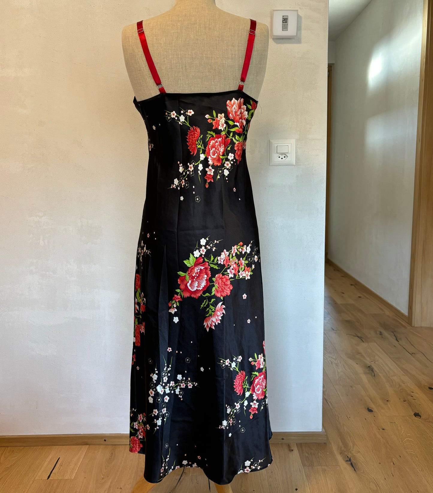 Robe fleurie en satin (M)