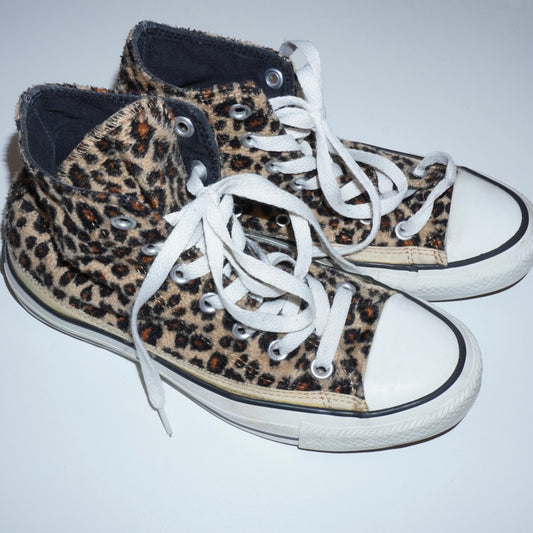 Fuzzy Leopard Converse (37.5)