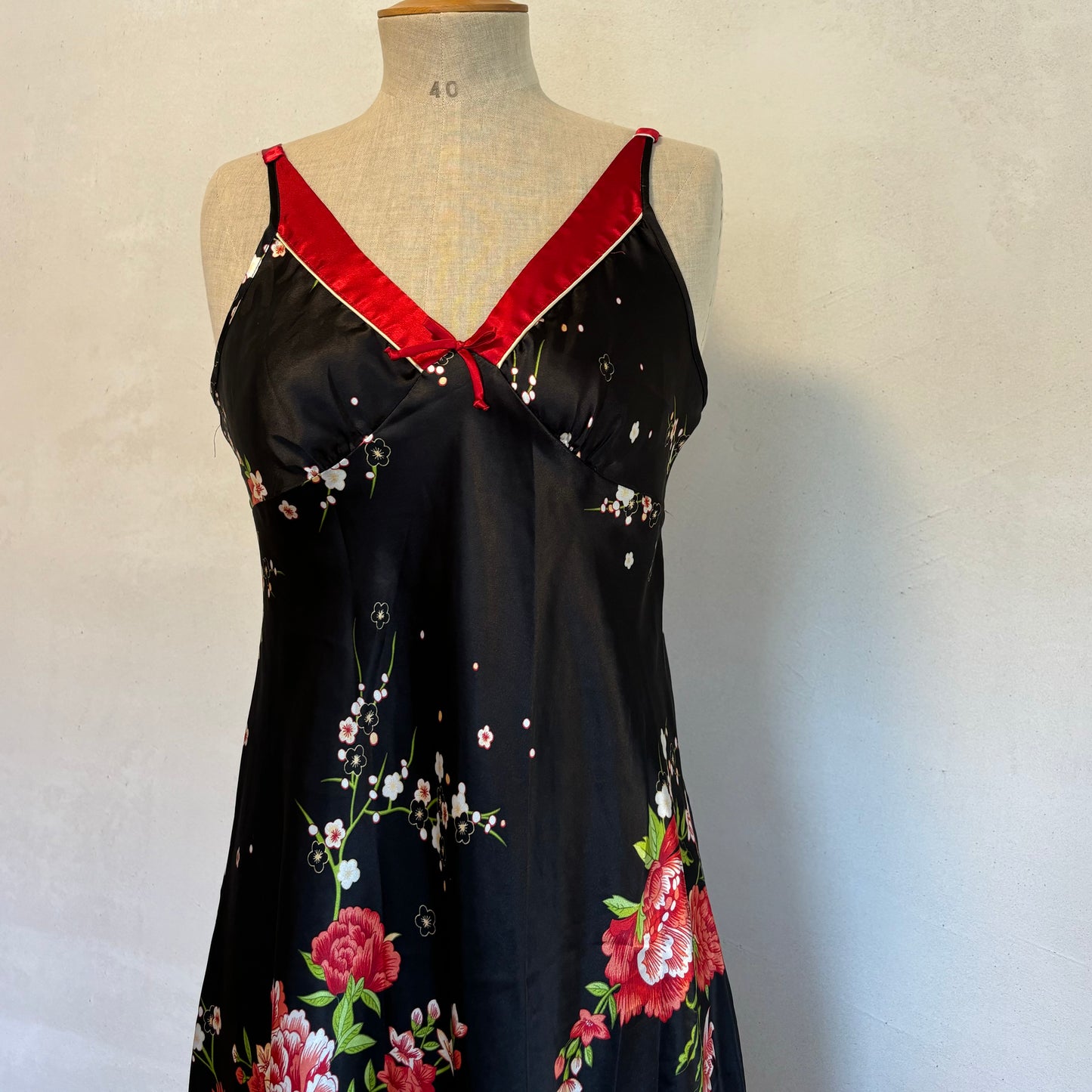 Robe fleurie en satin (M)