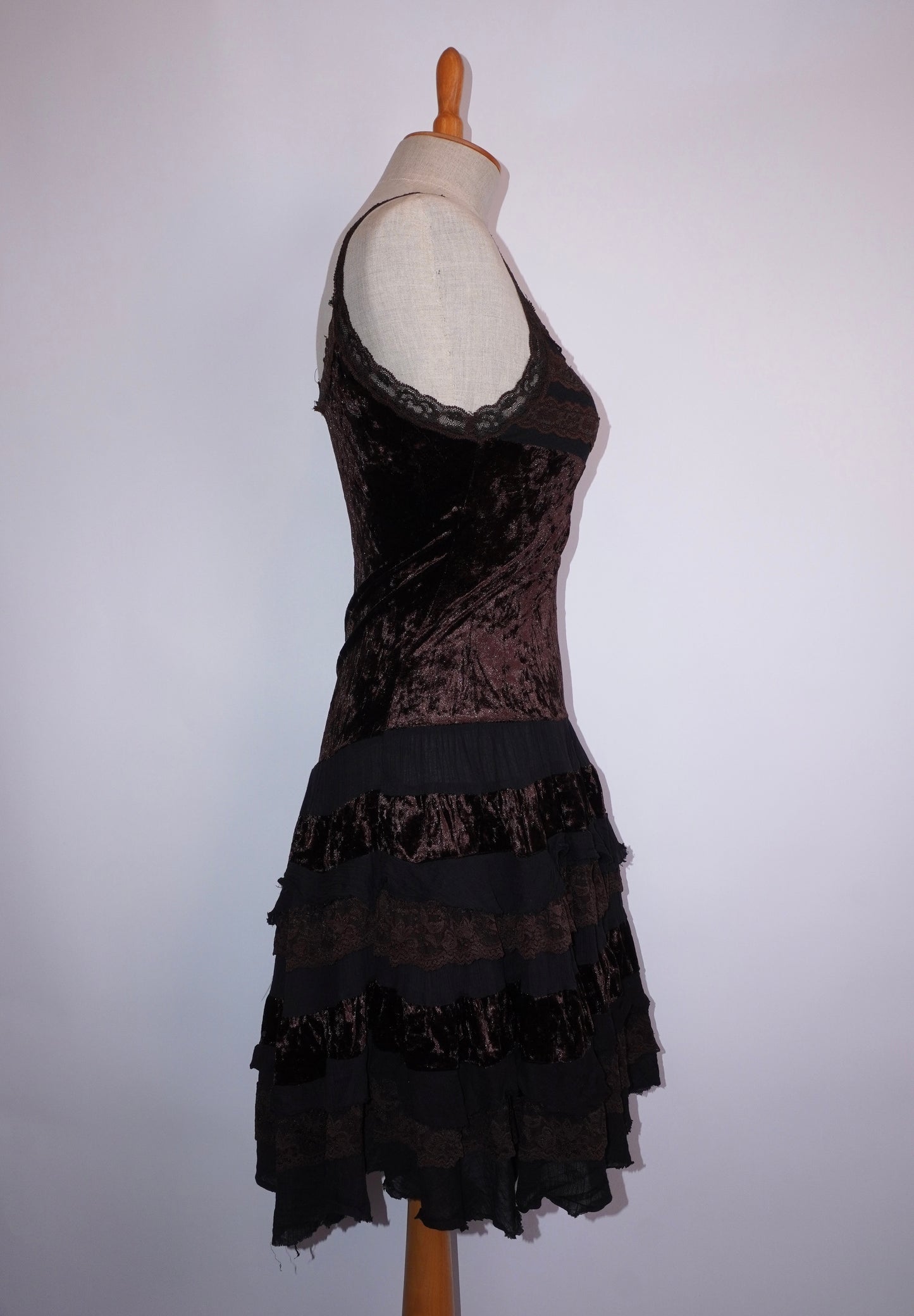 Ruffle Lace Dress (M)