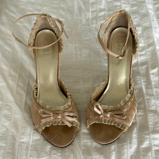 Vintage Beige Bow Heels (37)