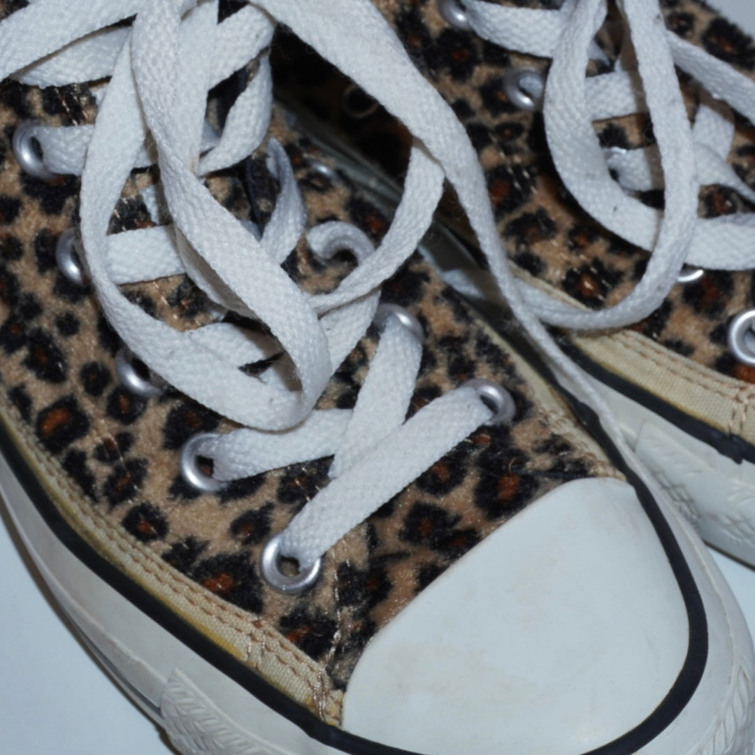 Fuzzy Leopard Converse (37.5)