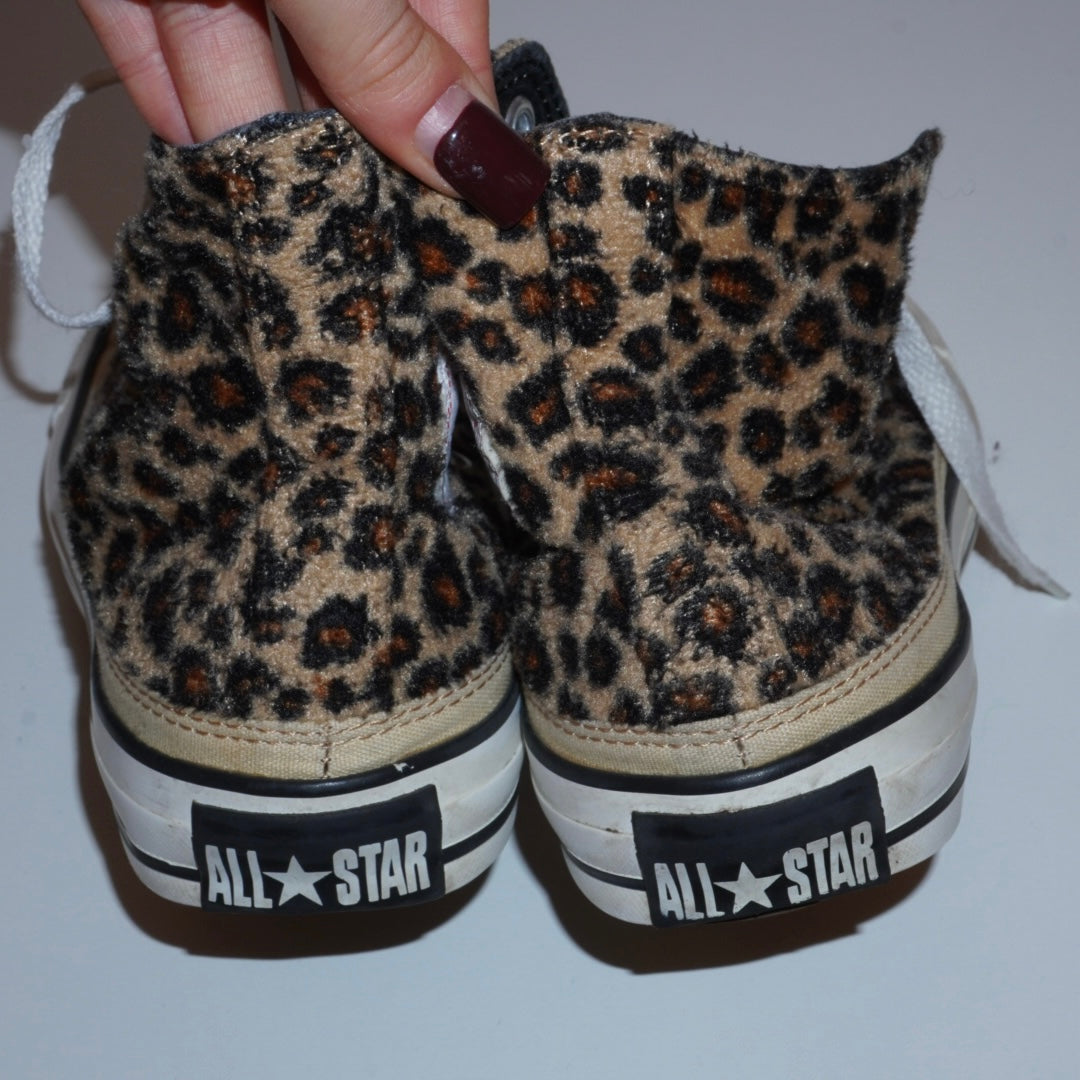 Fuzzy Leopard Converse (37.5)