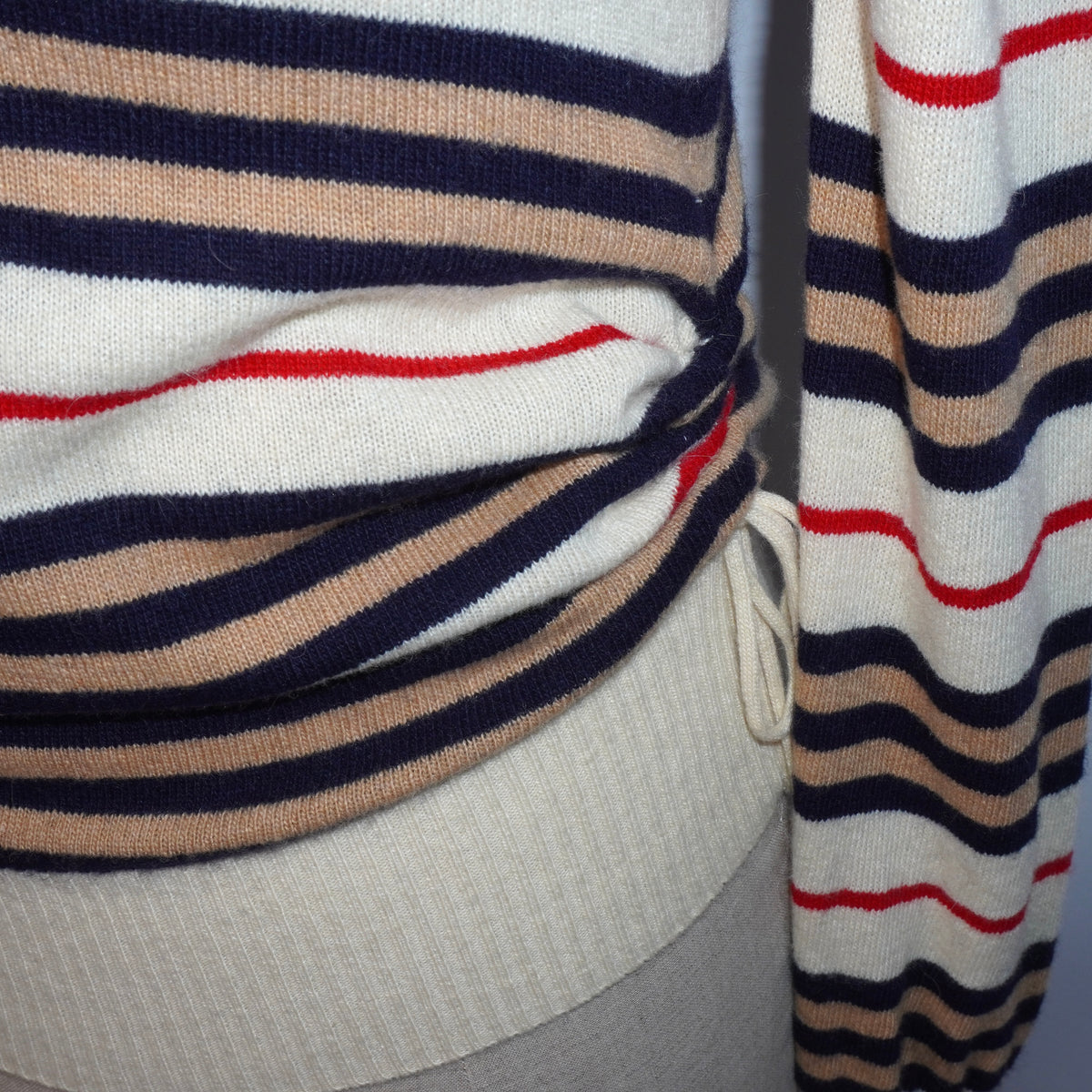 5 Burberry Knit Sweater (S)
