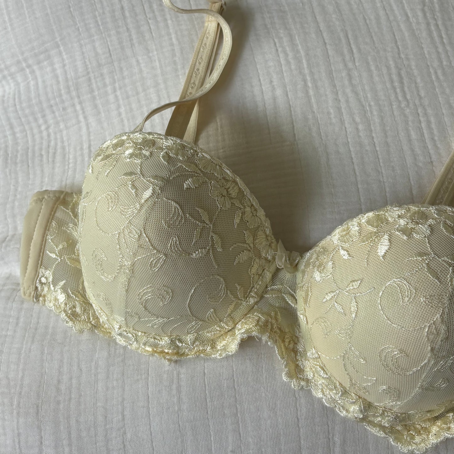 Yellow Lace Bra (80B)