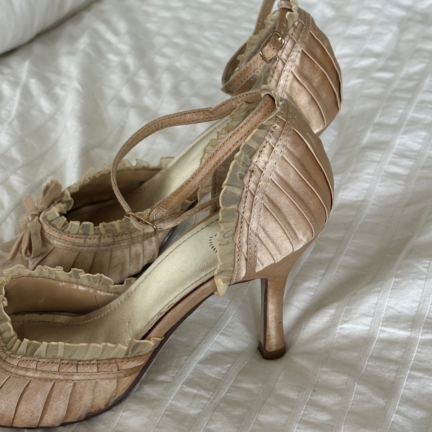 Vintage Beige Bow Heels (37)