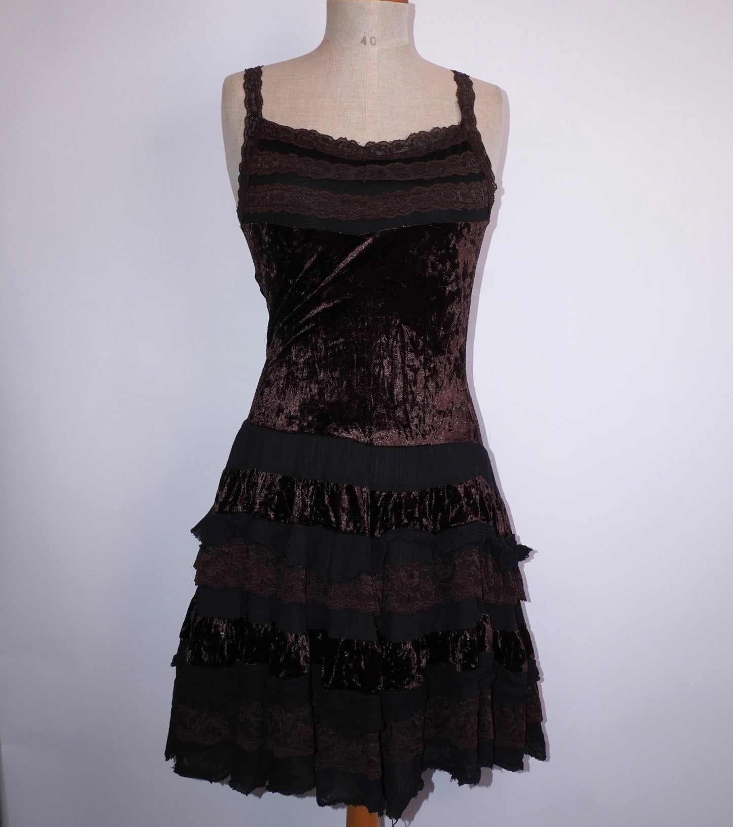 Ruffle Lace Dress (M)