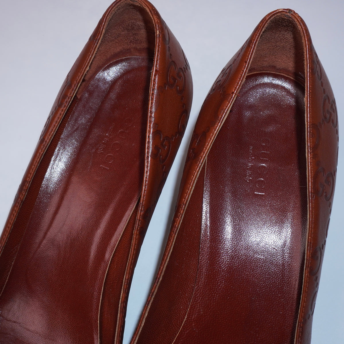 Gucci Brown Monogram Heels (37.5)