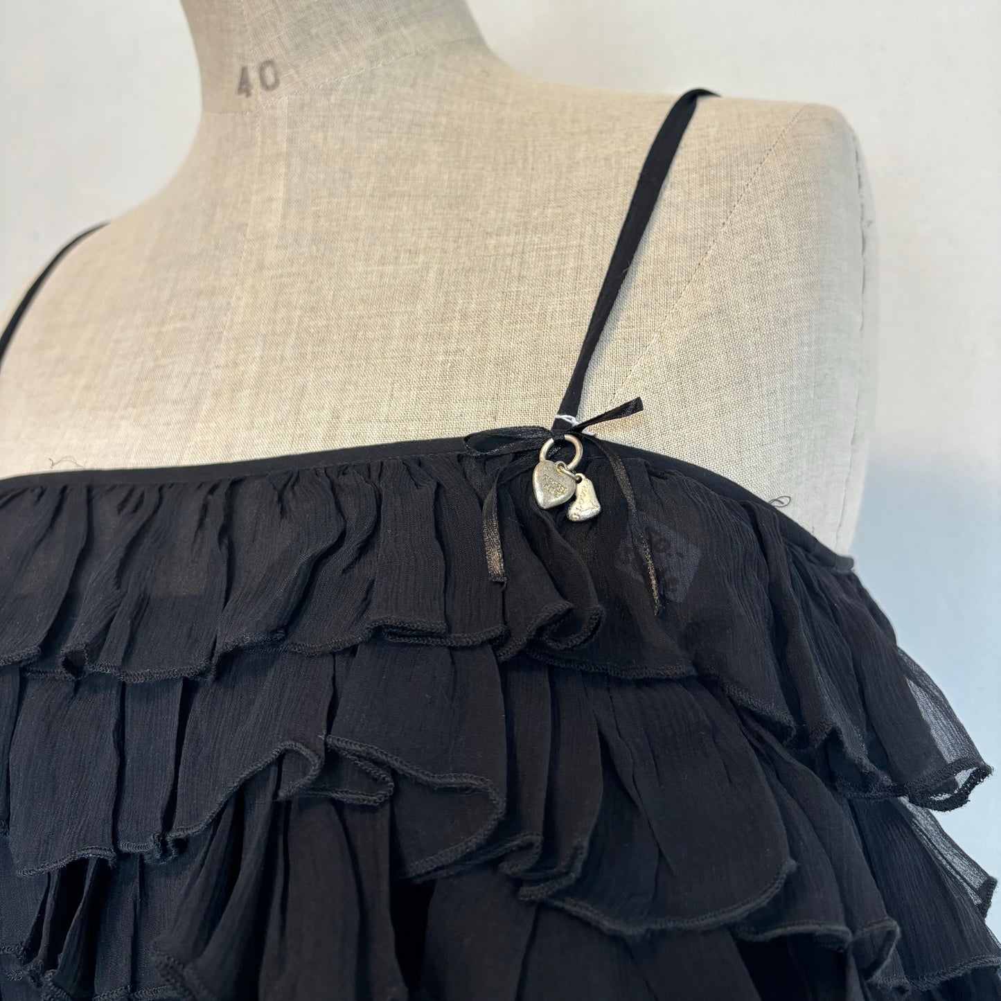 Silk ruffle top (M)