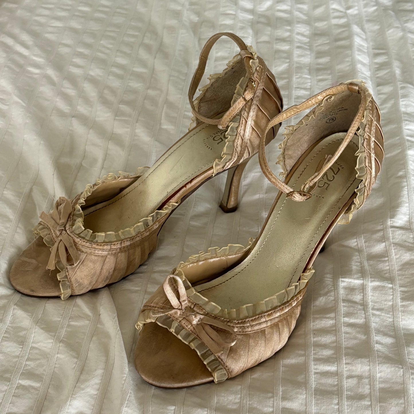 Vintage Beige Bow Heels (37)