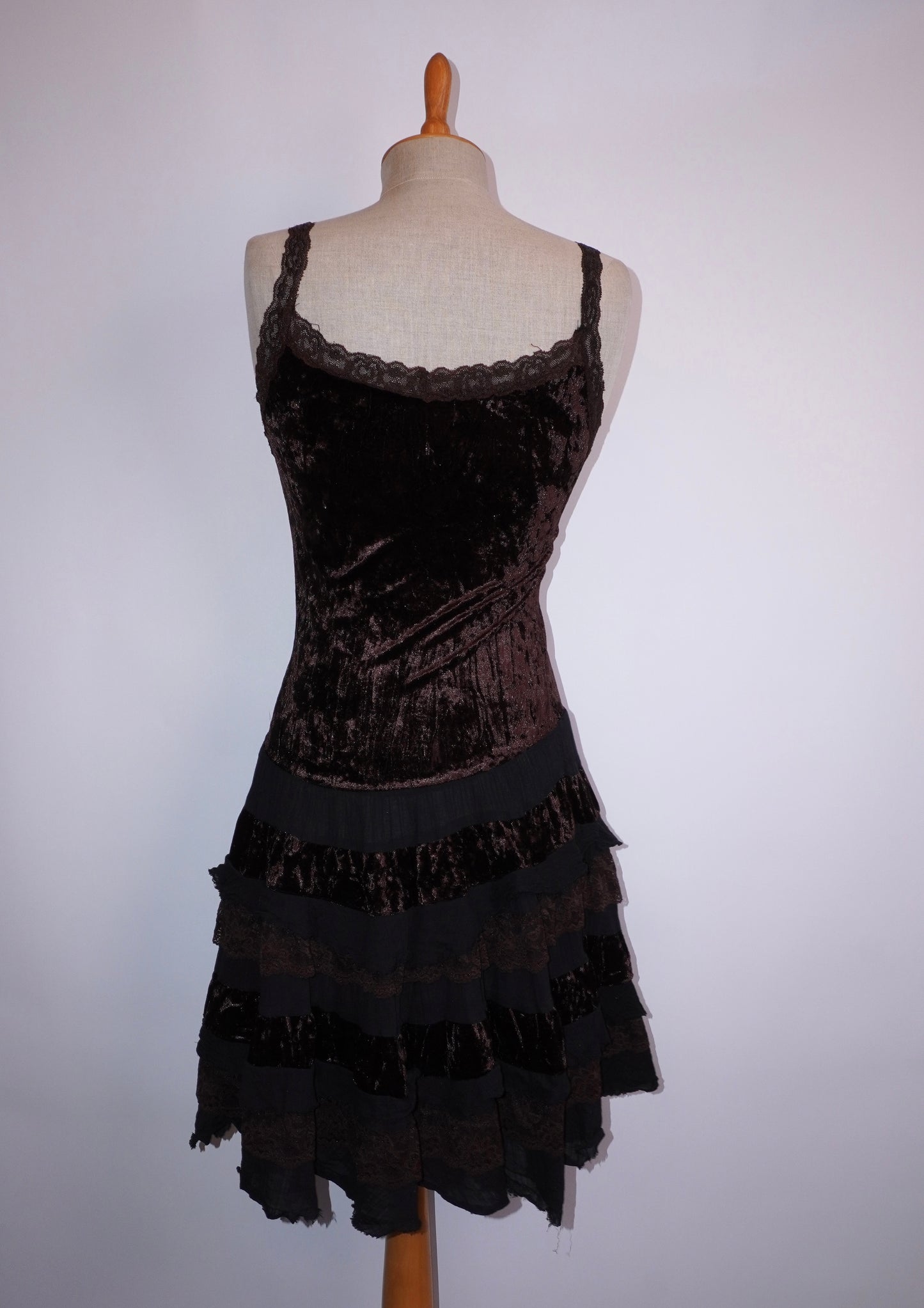 Ruffle Lace Dress (M)