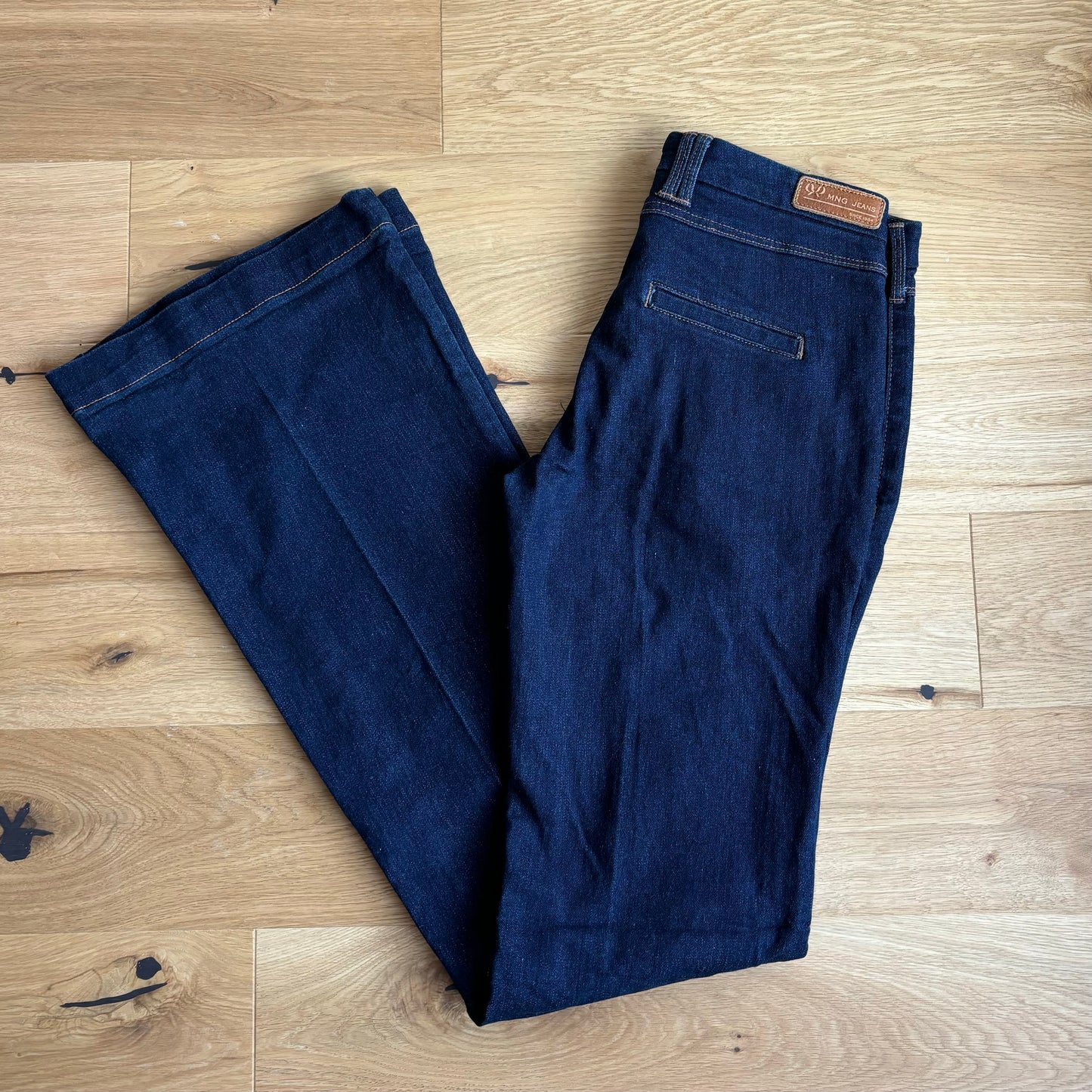 MNG Bootcut Jeans (XS)