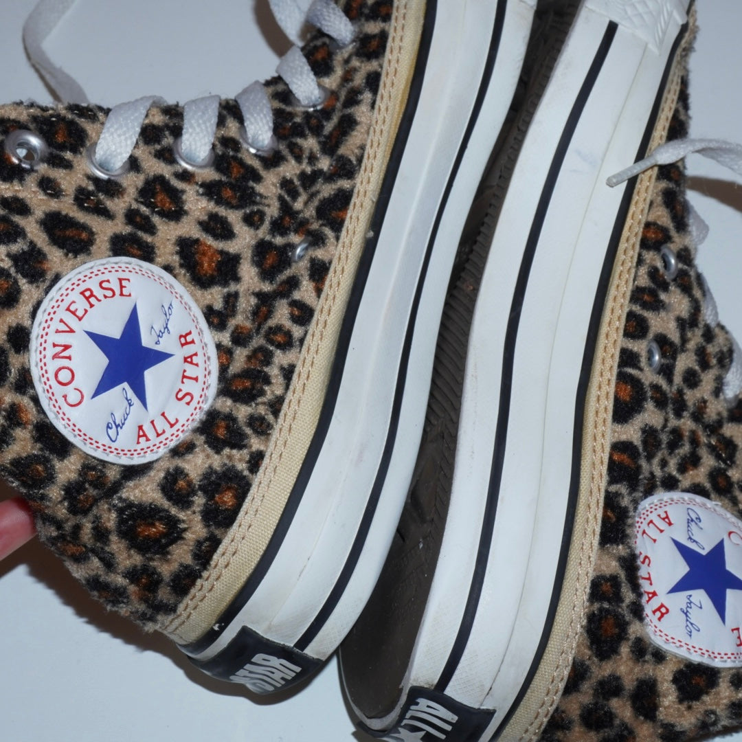 Fuzzy Leopard Converse (37.5)