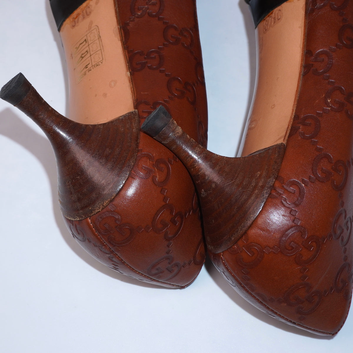 Gucci Brown Monogram Heels (37.5)